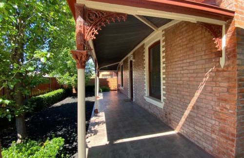 South Albury House | Somerby Stayz! premium CBD escape, pets welcome