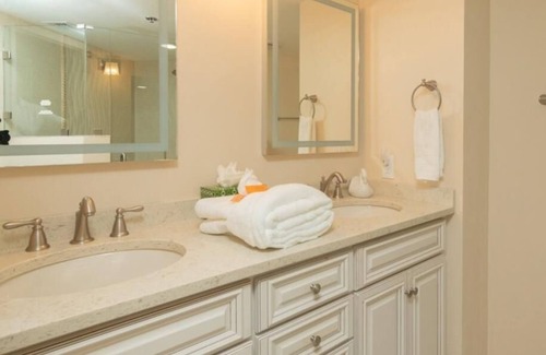 Marco Island House | Somerset 705- Beachfront Condo Stay