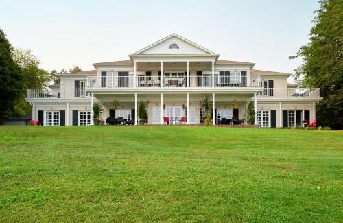 Historic Old Town Bed & Breakfast | Somerset - A Private Retreat