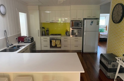 Somerset Dam House | Somertime Cottage - Relax with family & friends 4 bed, 2 bath house sleeping ten