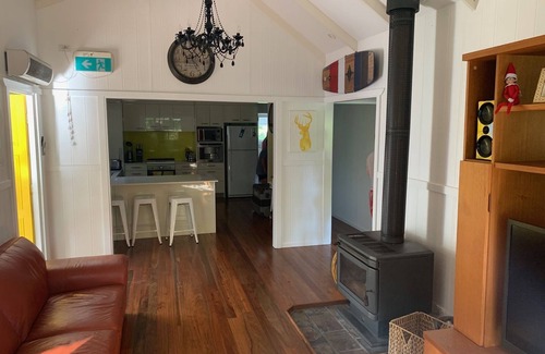 Somerset Dam House | Somertime Cottage - Relax with family & friends 4 bed, 2 bath house sleeping ten