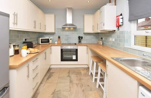 Crewe House | Somerville House by YourStays