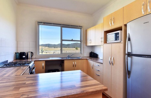 Broke Cottage | Somerville Wine Cottage Hideaway 3-Bedroom Cottage Near Broke Wineries