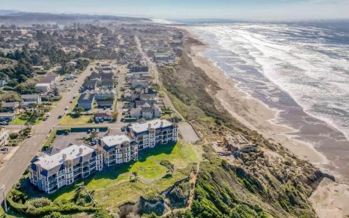 Newport House | Somewhere at the Beach