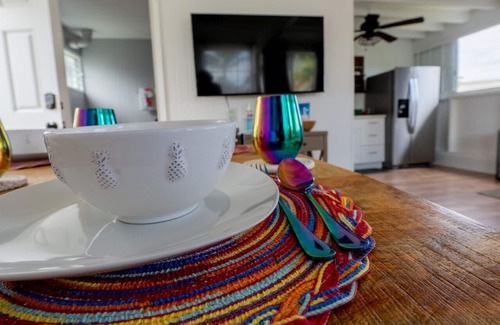 Hilo House | Somewhere Over Rainbow Loft - Hilo NEW