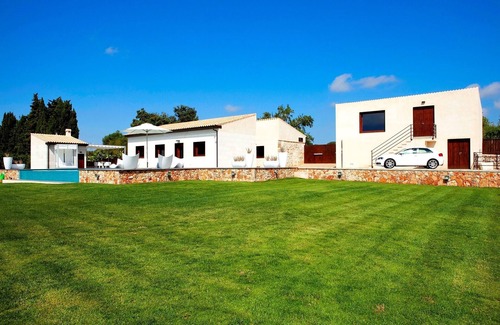 Llubi Villa | Son Calet 156 modern villa with private pool, garden, barbecue area and air-conditioning