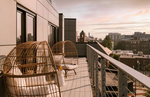 Central Square Apartment | Sonder 907 Main | Stellar King Suite+ w/Balcony