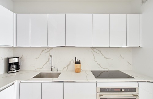 Financial District Apartment | Sonder at Battery Park | Irresistible King Studio