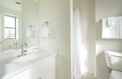 West End Apartment | Sonder at Euclid Court | Three-Bedroom Apartment