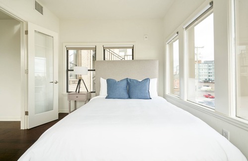 West End Apartment | Sonder at Euclid Court | Three-Bedroom Apartment