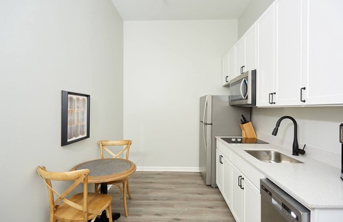 Central Business District Apartment | Sonder at The Promenade | Studio Apartment