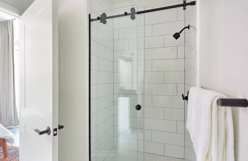 Central Business District Apartment | Sonder at The Promenade | Studio Apartment