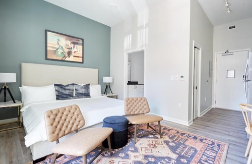 Central Business District Apartment | Sonder at The Promenade