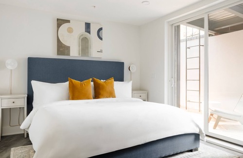 Navy Yard Apartment | Sonder Europa | Lower-Level Studio Apartment