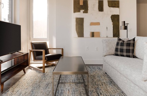 Navy Yard Apartment | Sonder Europa | Superior Studio Apartment