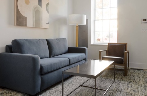 Navy Yard Apartment | Sonder Europa | Two-Bedroom Townhouse