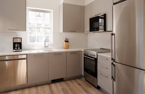 Navy Yard Apartment | Sonder Europa | Two-Bedroom Townhouse