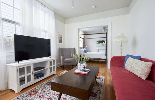 Faubourg Marigny Apartment | Sonder Market Place | Three-Bedroom Apartment