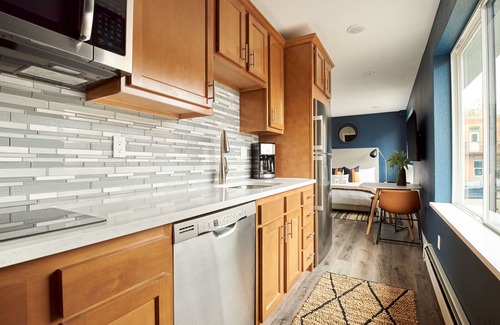 Highland Apartment | Sonder Osage | Queen Studio Apartment