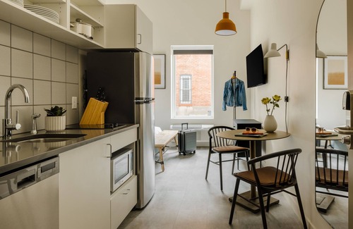 Highland Apartment | Sonder The Artesian | Studio Apartment