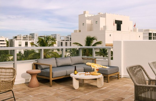 South Beach Apartment | Sonder The Deco | King Suite