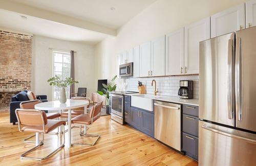Central Business District Apartment | Sonder The Louie | Three-Bedroom Apartment