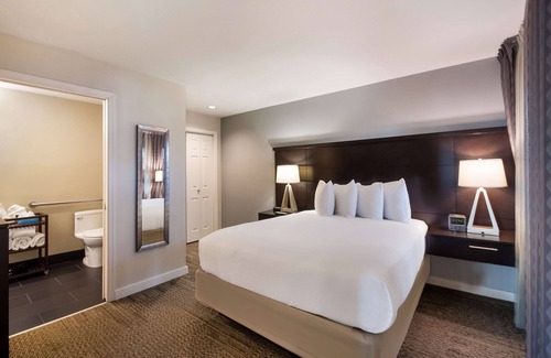 Herndon Hotel | Sonesta ES Suites Dulles Airport