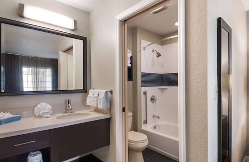 Herndon Hotel | Sonesta ES Suites Dulles Airport