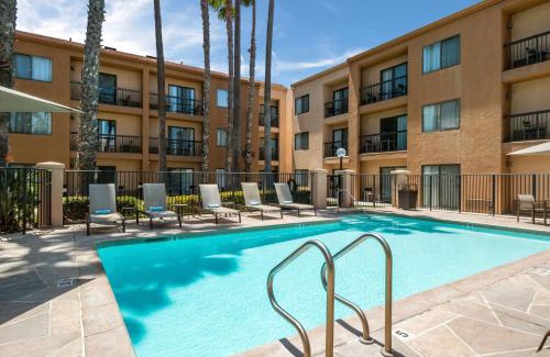 Downtown Village Hotel | Sonesta Select Huntington Beach Fountain Valley