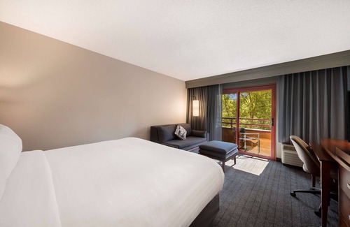 San Jose Hotel | Sonesta Select San Jose Airport
