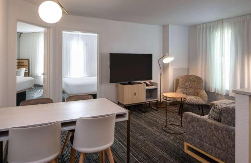 Falls Church Hotel | Sonesta Simply Suites Falls Church