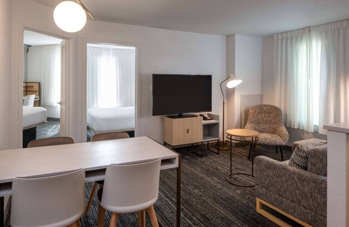 Falls Church Hotel | Sonesta Simply Suites Falls Church