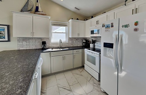Surf City House | Song of the Sea | Pet-Friendly, Spacious Home w/Easy Beach Access