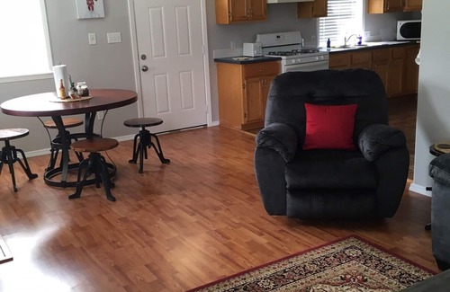 Waco Cottage | Songbird Haven - 2BR/1BA cottage 10 miles from Silos, Peaceful & CLEAN