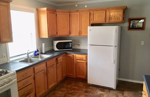Waco Cottage | Songbird Haven - 2BR/1BA cottage 10 miles from Silos, Peaceful & CLEAN