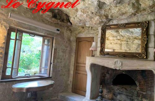 Civray-de-Touraine House | Songbird Sanctuary