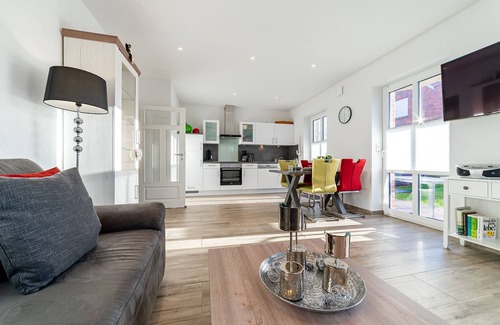 Greetsiel Apartment | Sonnenseite: Moderne Ferienwohnung für Ihren Perfekten Urlaub