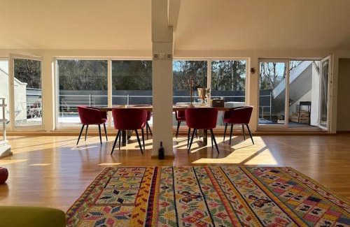 Feusisberg Apartment | Sonnige Loft mit Terrasse, Ladestation für Elektrofahrzeuge