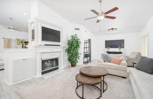 Arrowhead Ranch House | Sonoran Sunspot, Quiet Neighborhood, Sunroom