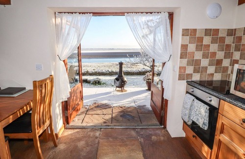 Wigton Cottage | SONYA'S COTTAGE, family friendly, with hot tub in Anthorn