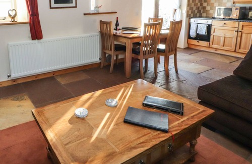 Wigton Cottage | SONYA'S COTTAGE, family friendly, with hot tub in Anthorn