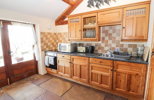 Wigton Cottage | SONYA'S COTTAGE, family friendly, with hot tub in Anthorn