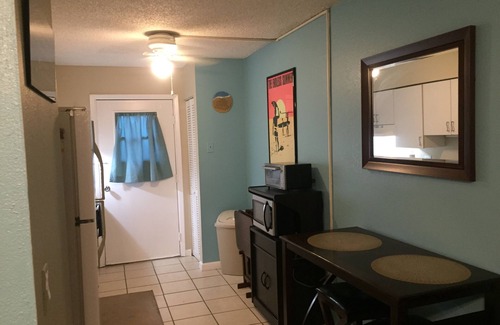 Sunset Beach Condo | Soothing 2-bedroom condo with AC in Treasure Island