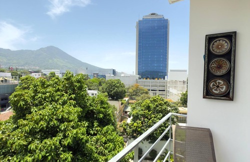 San Salvador Apartment | Soothing 3-bedroom apartment with AC in San Salvador
