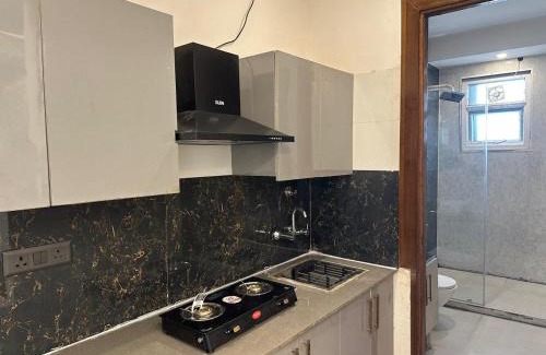 Sector 39 Hotel | Soothing Stayz - Near Medanta The Medicity