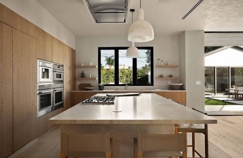 Sherman Oaks House | Soothing Villa with best AC breeze in charming Los Angeles,