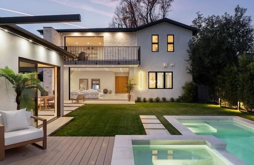 Sherman Oaks House | Soothing Villa with best AC breeze in charming Los Angeles,