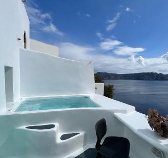 Oia Villa | Sophia Castle View