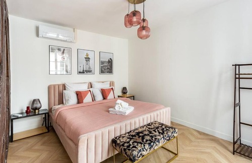 Strasbourg -Saint-Denis Apartment | SophieStay - Contemporary Apt- King Size Bed