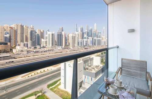 Jumeirah Lake Towers Apartment | Sophisticated 1BR Apartment in JLT - Sleeps 3!